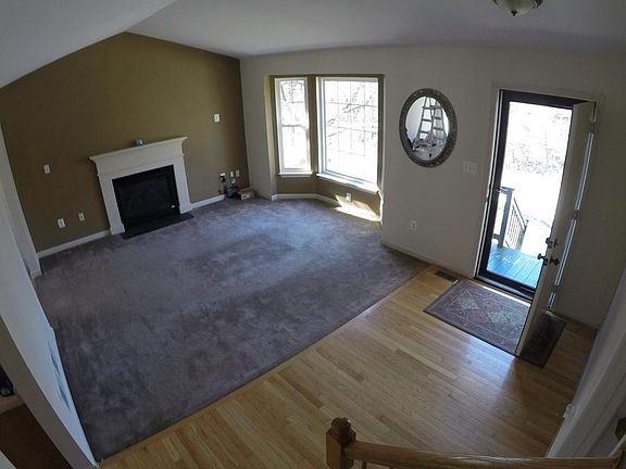 Entrance living space