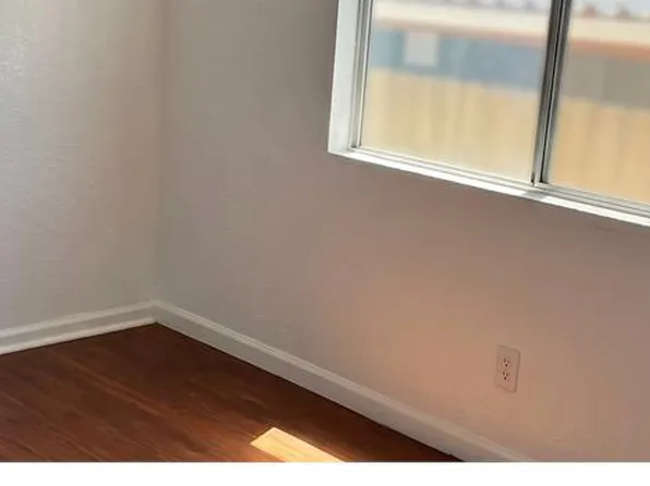 118 W 112th St, Los Angeles, CA 90061