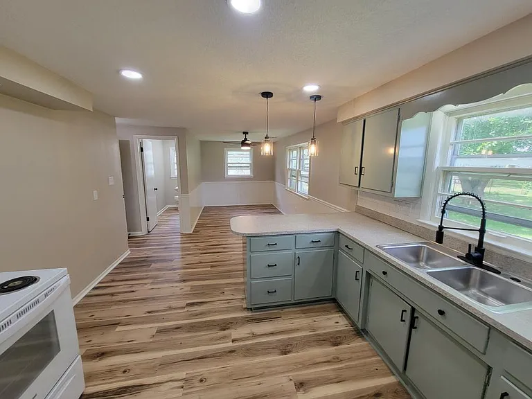 7721 Diane Dr — Photo 6