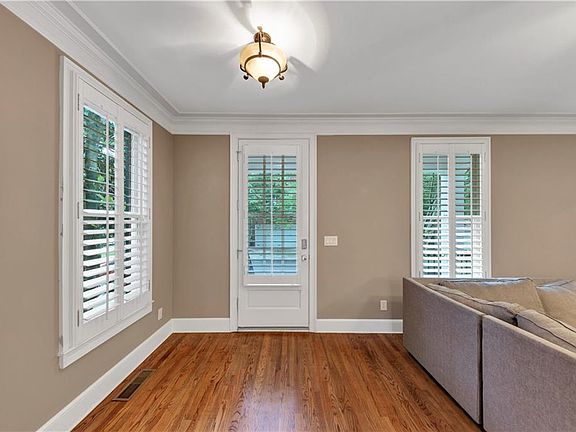 5th image of 5000 Davenport Pl