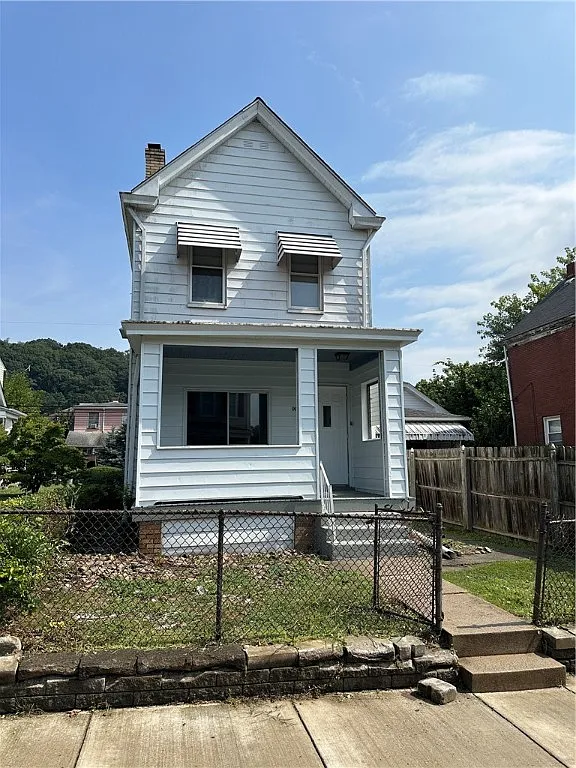908 Russellwood Ave photo 1