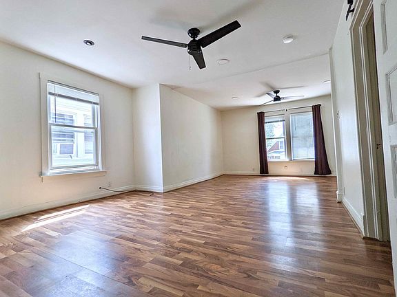 3rd image of 3943 N Sacramento Ave #2