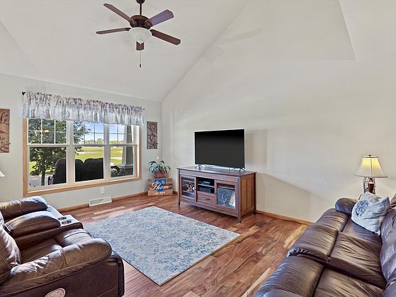 2nd image of 621 Autumn Wood Pkwy
