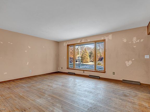 4th image of 100 Ashleigh Dr
