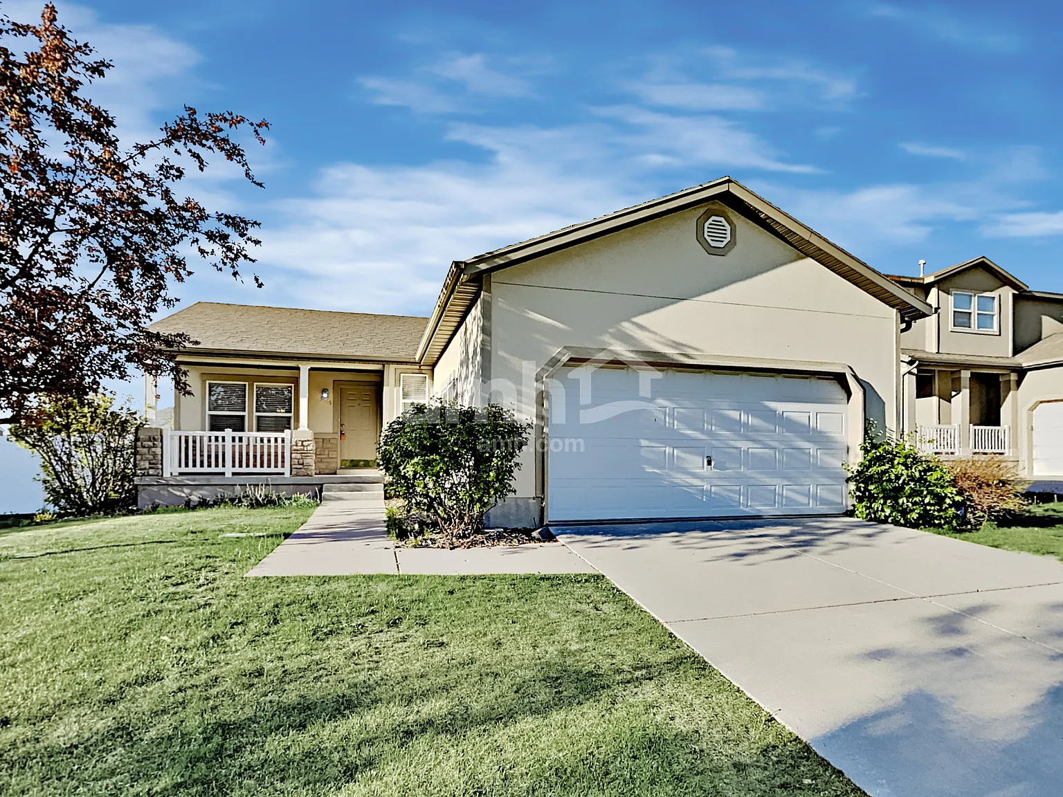 5 bed, 3.0 bath, 2564 sqft, $3,055 — Photo 1