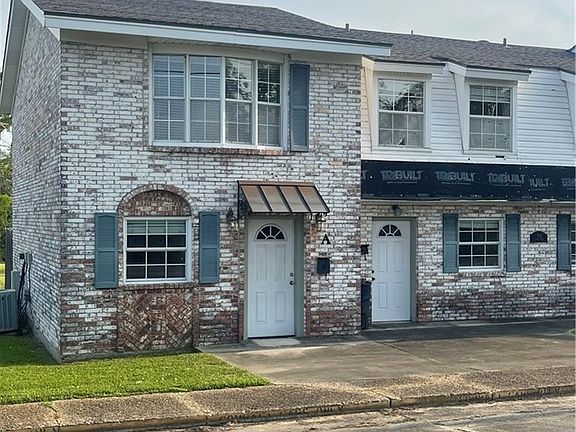 3rd image of 904 Shady Ln