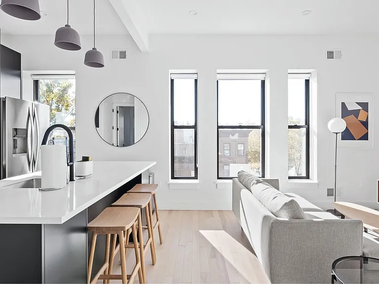 529 Monroe St — Photo 4