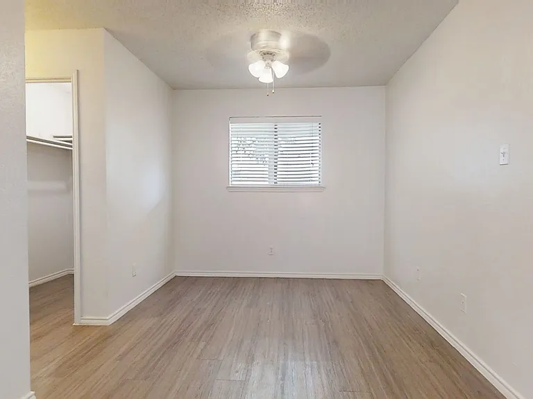 Stadium View Apartments — Photo 17