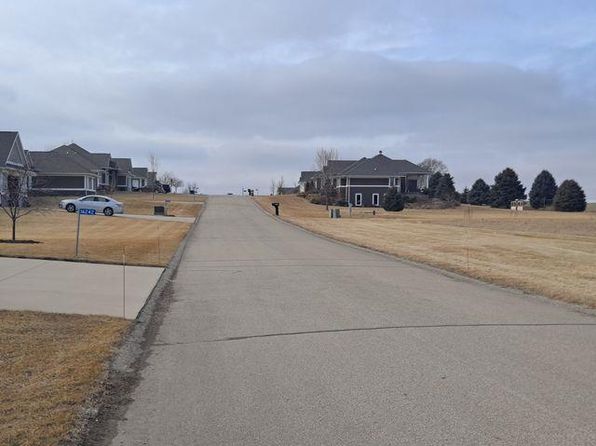 16231 188th St, Manchester, IA 52057