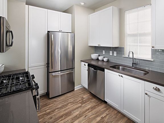 Kitchen with Tile Backsplash