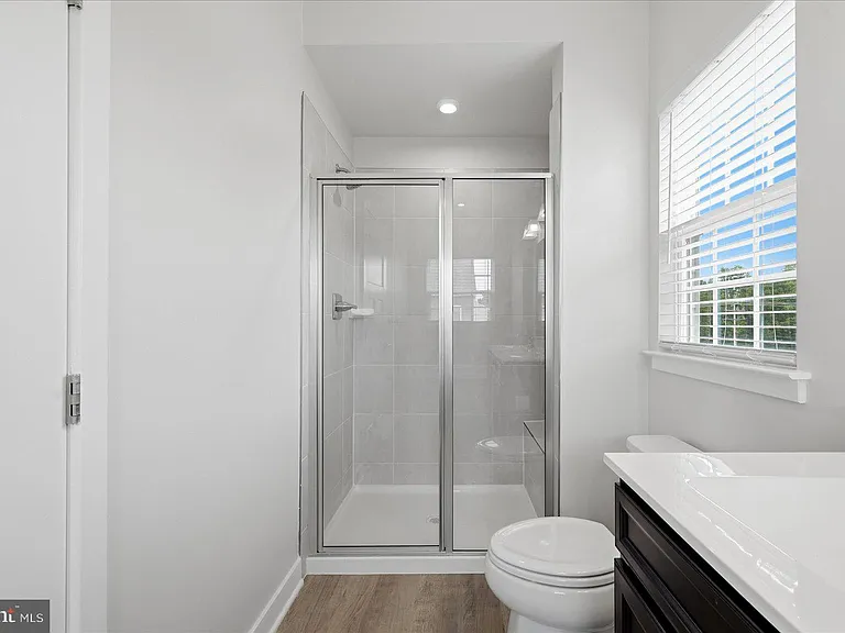 1550 Adamson Way — Photo 36
