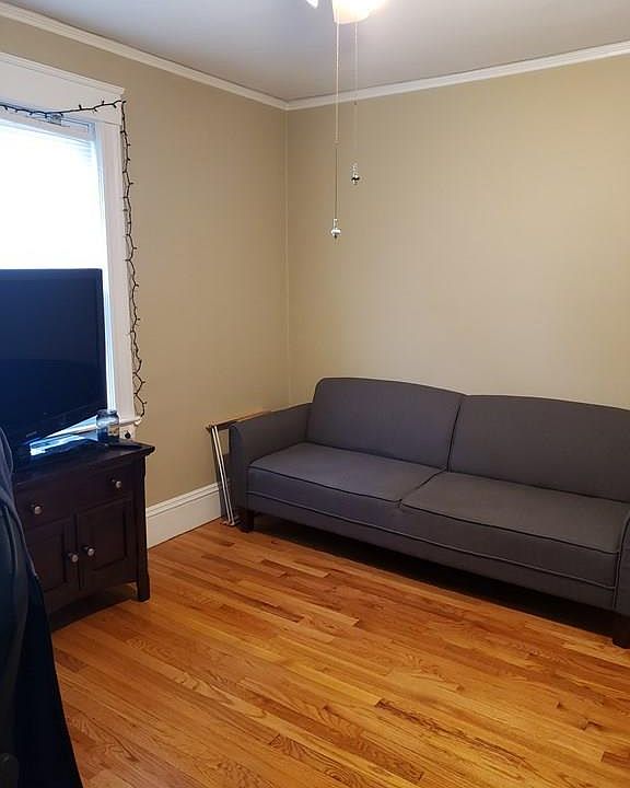 2nd image of 29 Bromfield St #1