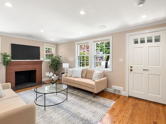 2nd image of 21 Rose Dr