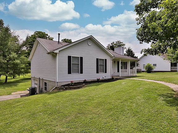3rd image of 576 Catalpa Ln