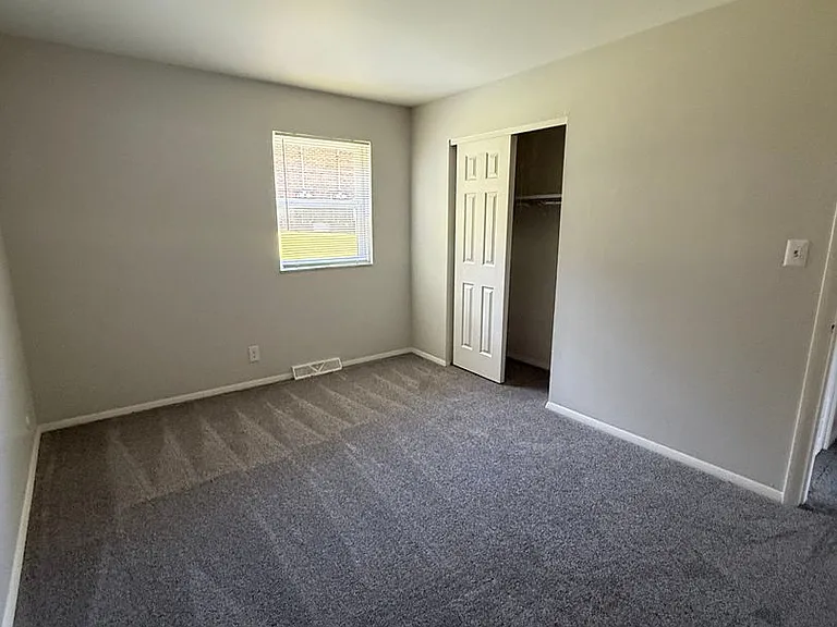 Fairmont Apartments — Photo 13
