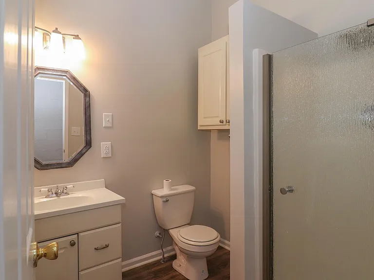 32 N Lafayette Ave — Photo 10