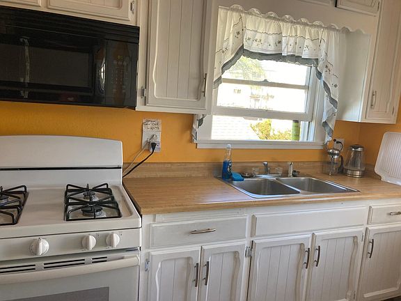 4th image of 1044 23rd St APT A