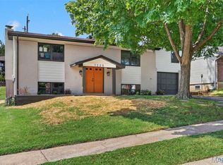 1225 Roth Hill Dr, Maryland Heights, MO 63043