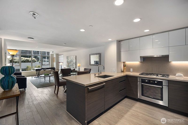 4th image of 588 Bell Street #614S