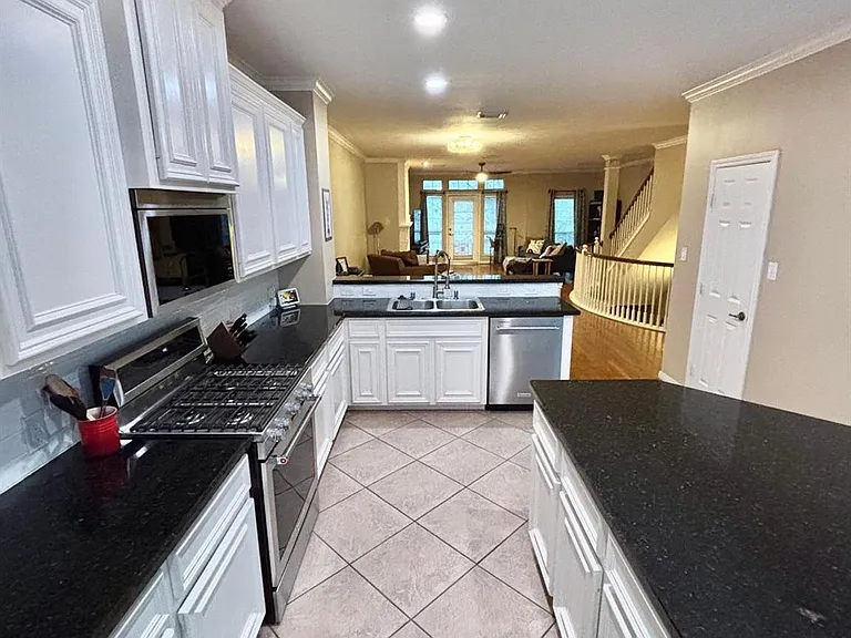 1310 W Webster St — Photo 21
