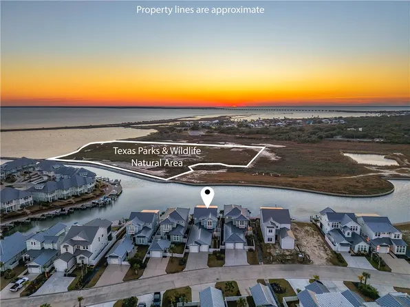 145 Foxtail Ln, Rockport, TX 78382