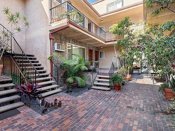 4th image of 1849 Greenfield Ave APT 207
