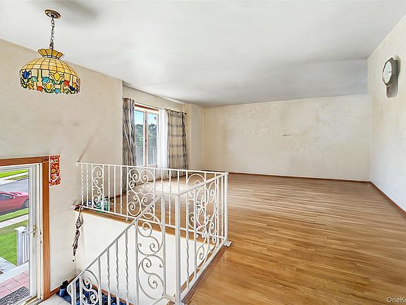 5th image of 14 Laurel Place