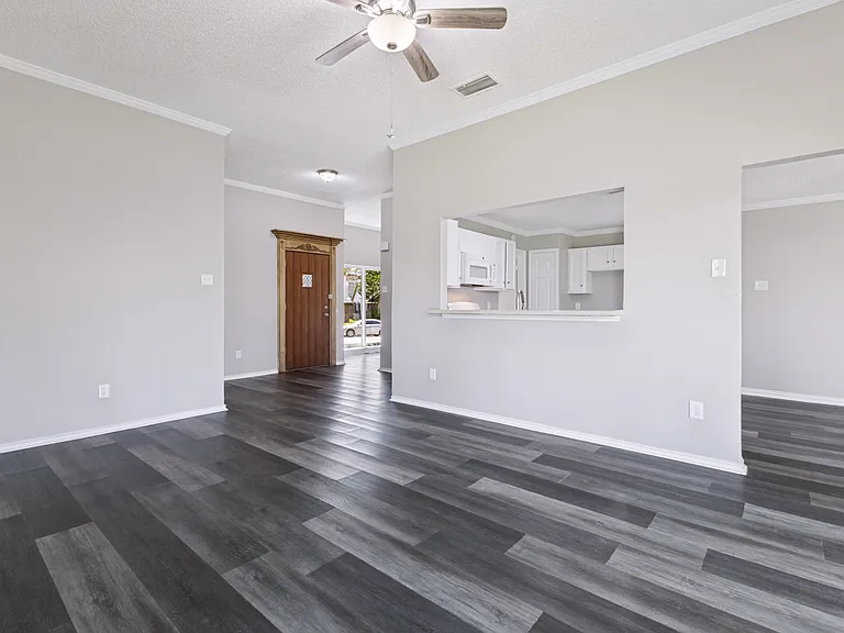 4111 Ocean Reef St — Photo 9