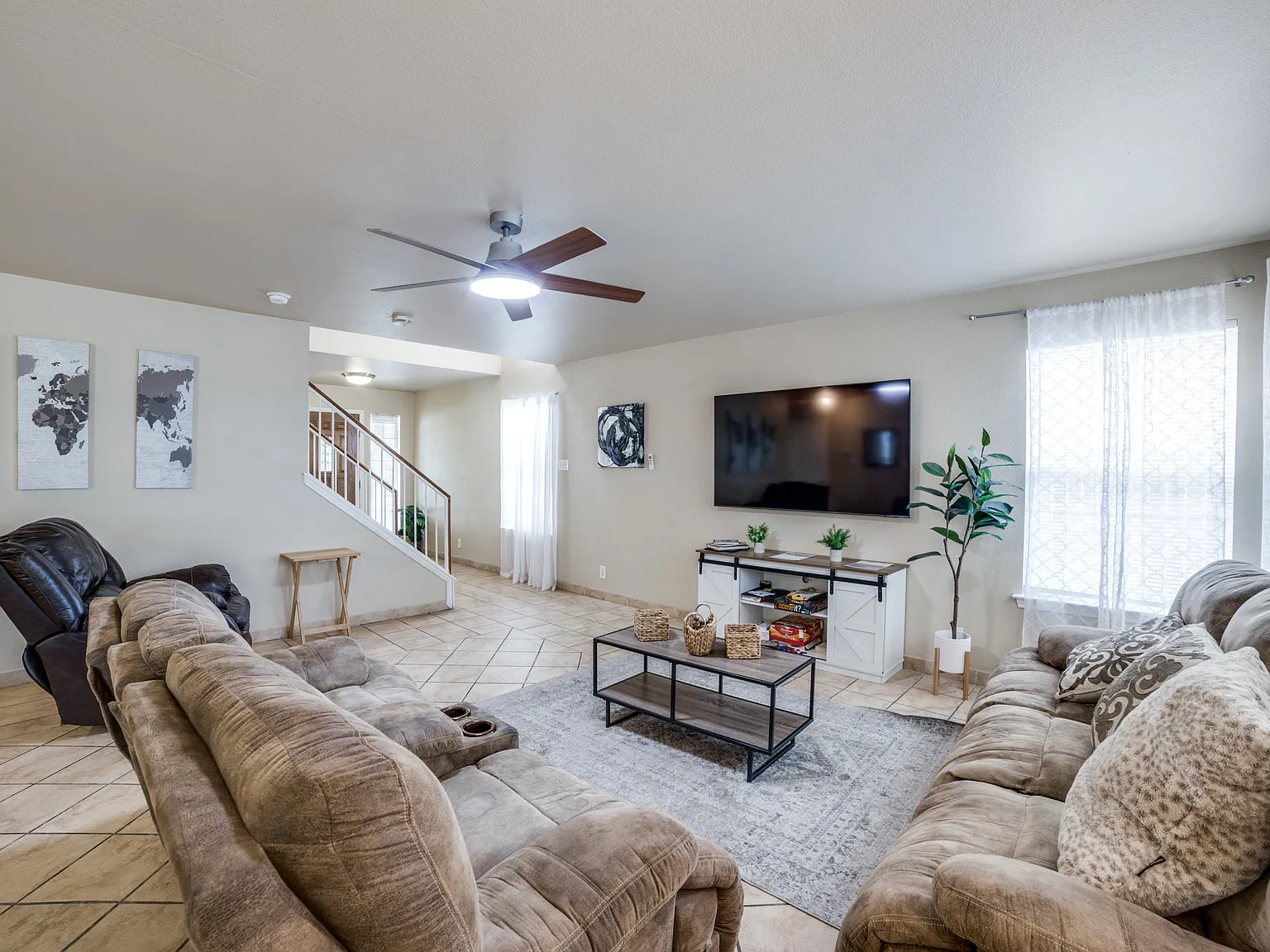 3 bed, 2.5 bath, 2231 sqft, $2,695 — Photo 3