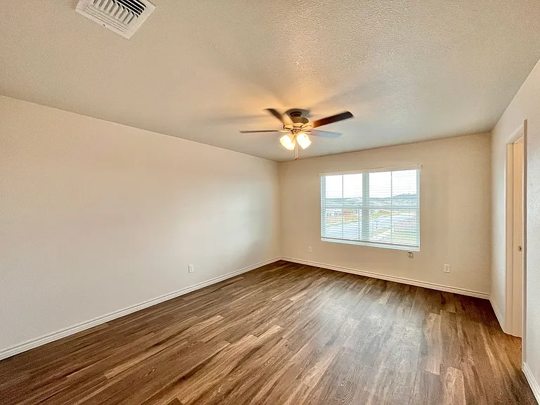 1802 Clovis Dr — Photo 17
