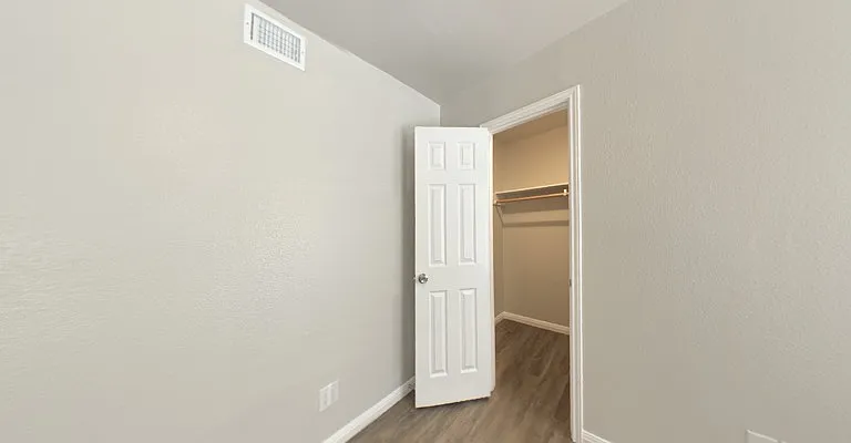 327 Sunrise Ave #1 — Photo 1