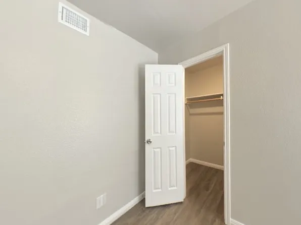 327 Sunrise Ave, Giddings, TX