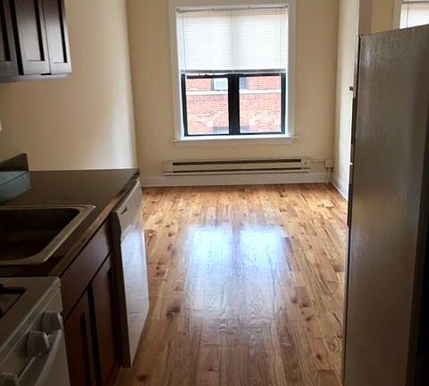 5th image of 622 W Cornelia Ave #W1l