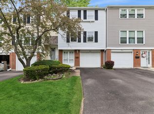 1813 Lancashire Ct, Schaumburg, IL 60194