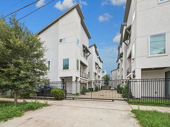 4th image of 2619 Hutchins St