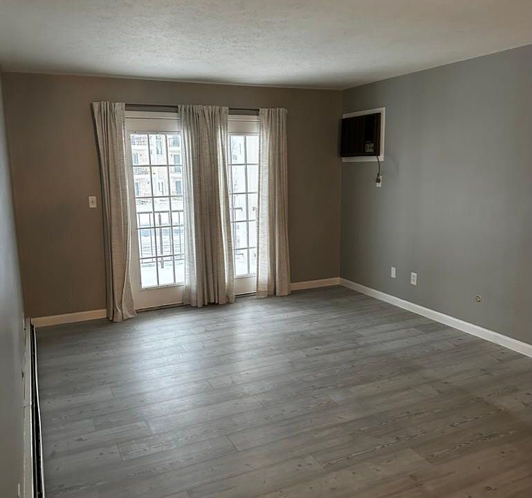 1st image of 7392 Eisenhower Dr Unit 3