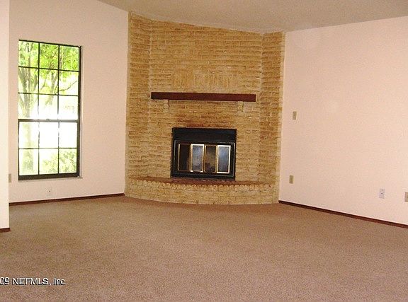 2nd image of 1605 Greenwood Ln E