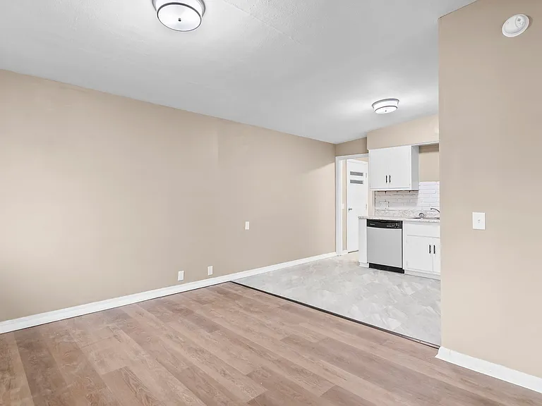 1111 Bruns Ln — Photo 11