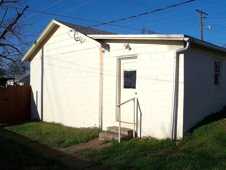 128 E Pine St — Photo 5