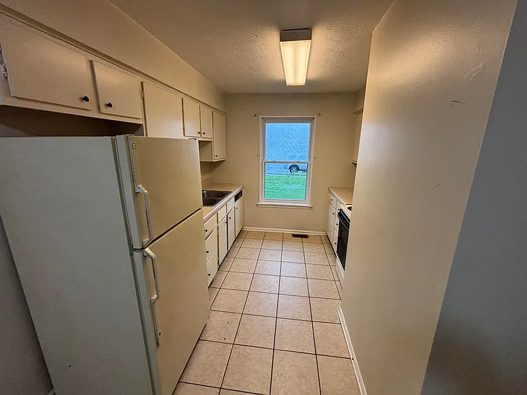1816 Chatsworth Dr #A — Photo 3