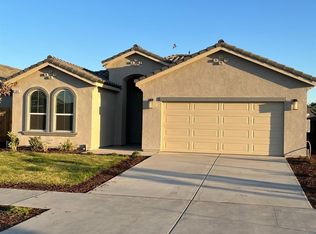1141 Summit Ct, Madera, CA 93638