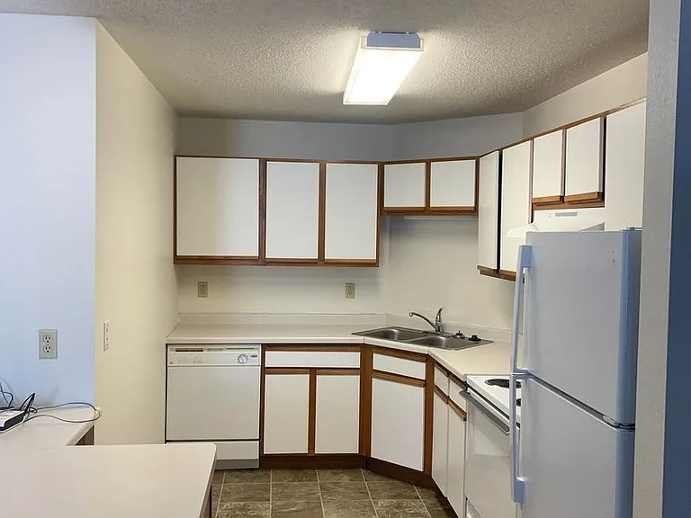Dakota E & W Apartments — Photo 97