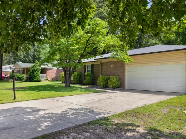 7023 Calamar Dr, Fayetteville, NC 28314