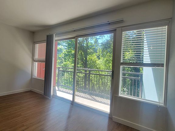 3rd image of 9447 166th Ave NE APT 104