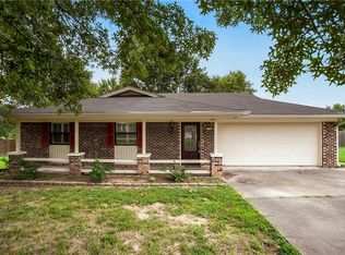 202 Walnut Grove Ave, Springdale, AR 72764