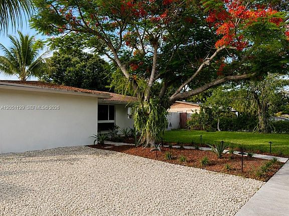 5th image of 1713 SW 10th Ct