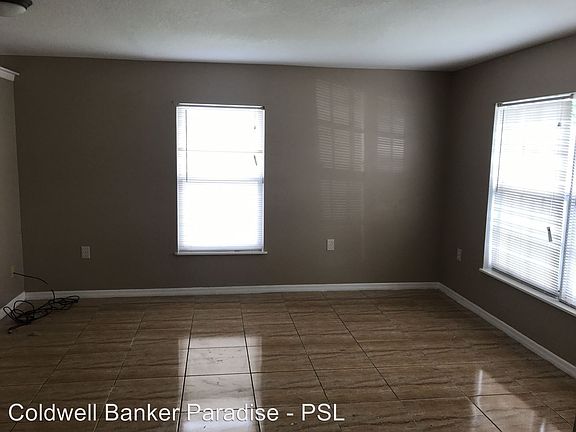 4th image of 2906 Zora Neal Dr