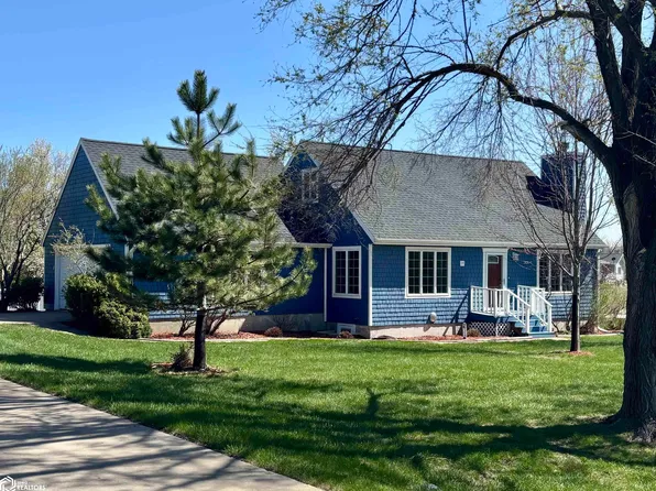 2101 Silverlakes Cir, Fairfield, IA 52556