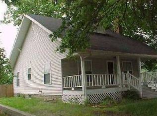 719 E Main St, Benton, IL 62812
