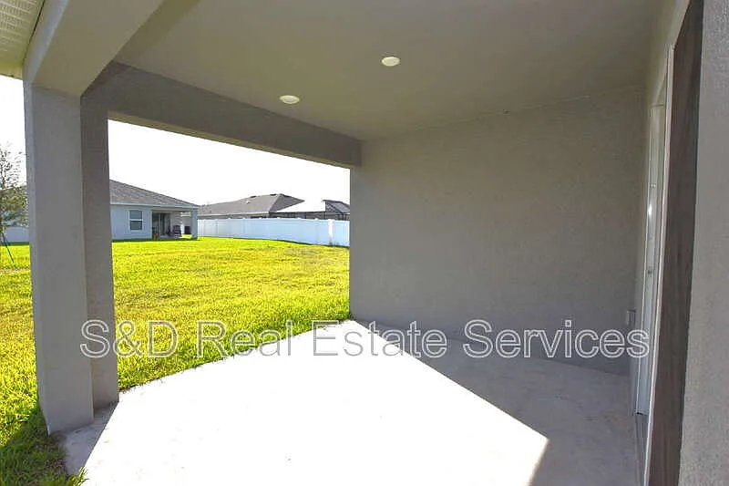 4 bed, 2.0 bath, 1819 sqft, $2,000 — Photo 4